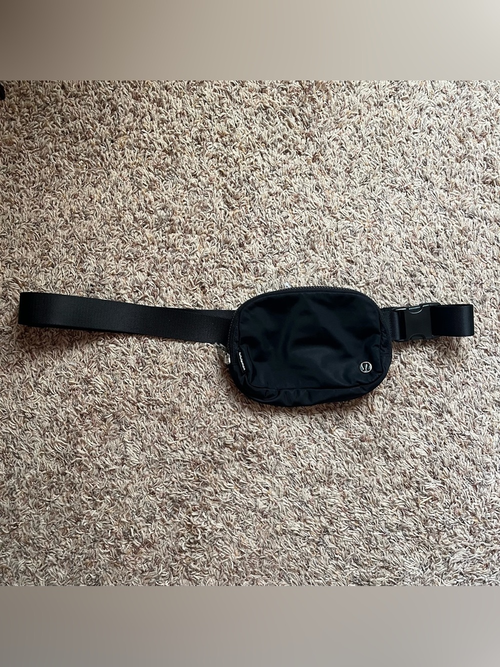Lululemon Everywhere Belt Bag 1L - Picture 2 of 8